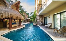 Premium Condo With Private Terrace And Pool View